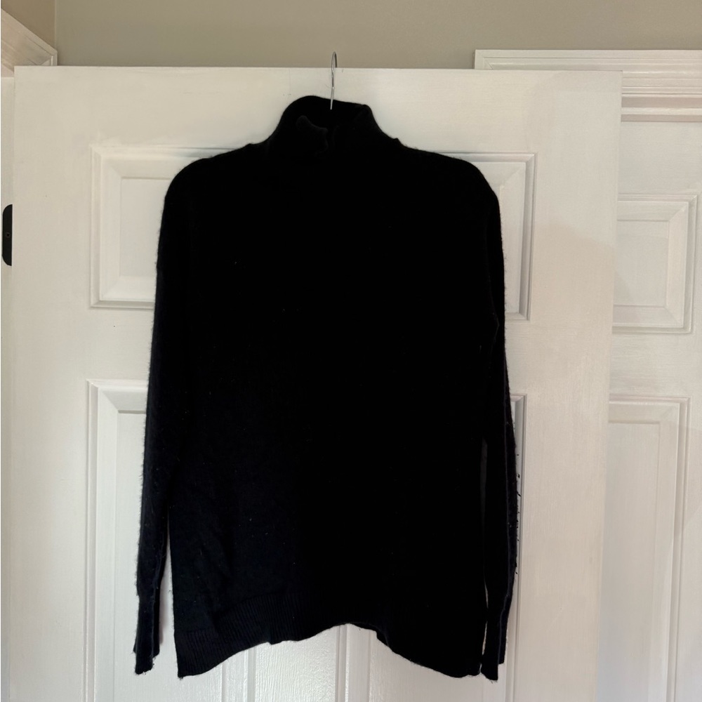 Black Turtleneck Sweater with Long Sleeves cashmere